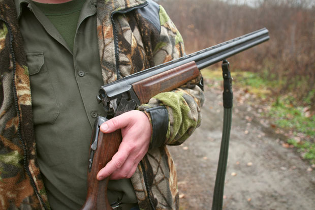 Напуњеном пушком претио службеницима Србијашума, тражили му дозволу за лов