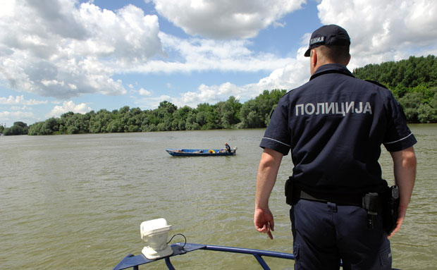 Скочио са Моста слободе у Дунав? У Новом Саду пронађено тело младића