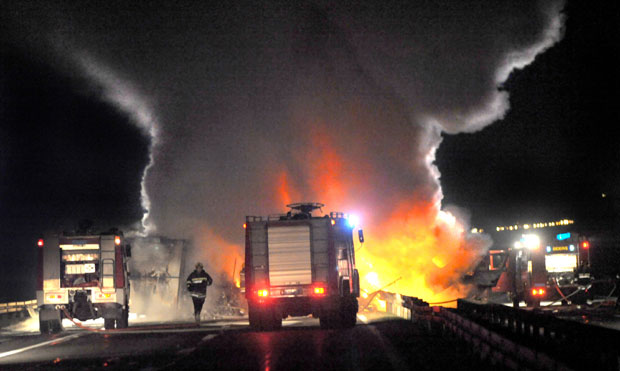 Изгорела бивша фабрика Фармакос у Призрену