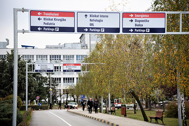 ЕУ и амбасадори поручују Приштини: Спасавање живота не треба политизовати