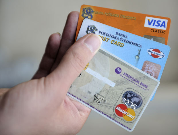 Pojedini klijenti banaka zbog virusa korona ostali bez novih kartica: U karantinu i - plastika