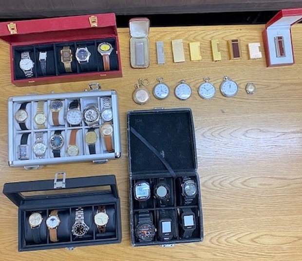 Шверцовао благо: Цариници открили ДИЈАМАНТЕ у аутобусу са Косова (ФОТО)