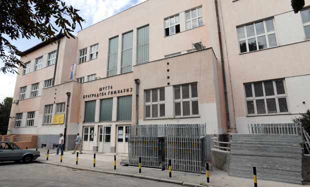 Згужвани папир или петарда у учионици: Две верзије инцидента у Шестој гимназији