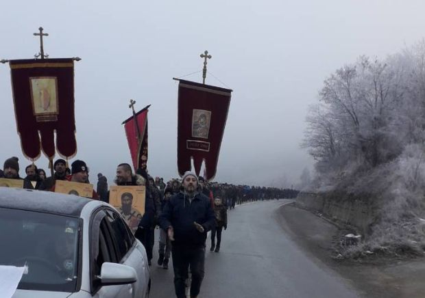 Стали у одбрану светиња: Васојевићи из Андријевице и околине на литији у Трепчи (ВИДЕО)