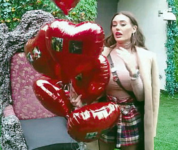 Заплакала на годишњицу везе: Давид Драгојевић поклонима изненадио Ану Кораћ