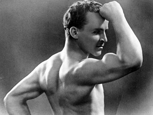 Прогањали су га Немци, оптуживали комунисти, а онда је завршио у апсу због пентрања по жици: Како је наустрашивом акробати пресело гостовање у Крушевцу