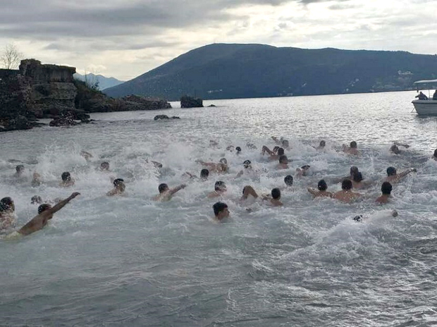 Црна Гора у знаку литија и пливања за Часни крст (ФОТО/ВИДЕО)