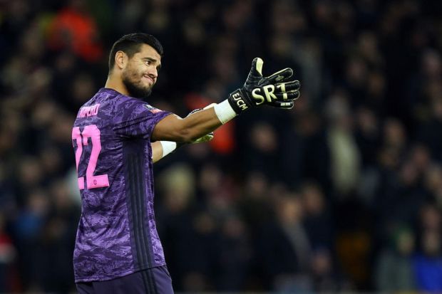 Голман Јунајтеда излетео је с пута, разбио аутомобил и упркос свему отишао на тренинг (ФОТО)