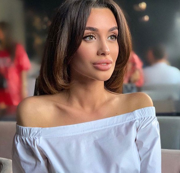 Интернет се заљубио у руску Анђелину Џоли, али јој неки ипак замерају (ФОТО)