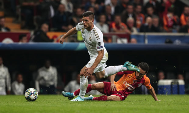 Тотенхем тражи нападача: Мурињо хоће Луку Јовића!