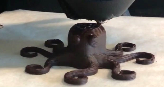 Љубитељи чоколаде, уједините се: Технологија у служби слаткиша  (ВИДЕО)