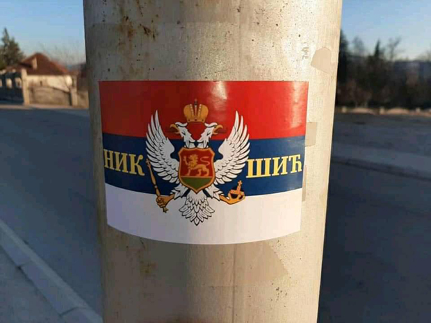 Џабе кречите: Талас сликања српске тробојке шири се Црном Гором (ФОТО)