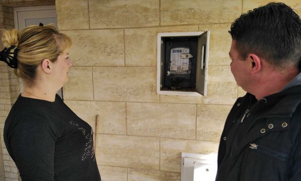 Шесточланој породици Бојана Симића из Новог Бадовца код Грачанице донацијом хуманих људи укључена струја