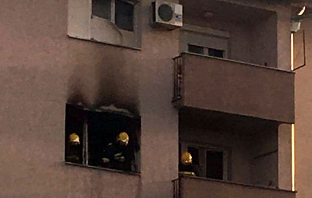 Потпуно изгорео стан старице у Шапцу, станари зграде траже помоћ од надлежних