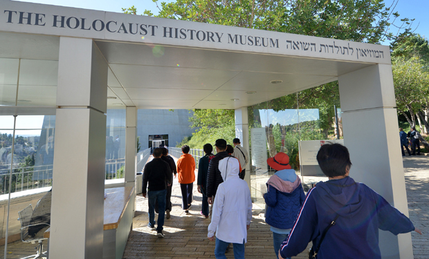 Новости у Меморијалном центру Јад Вашем: Сваки Израелац да дође овде три пута