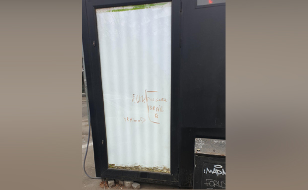 Мигранти обожавају Србију, а изненадићете се које земље не подносе: Фотографија на трафици код Економског факултета то доказује и хит је (ФОТО)