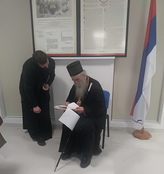 Митрополит Амфилохије за Новости: Премијер Душко Марковић да не уцењује