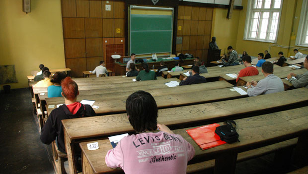 Оде плата на припремну наставу: Вежбе за упис на факултете коштају око 40.000 динара