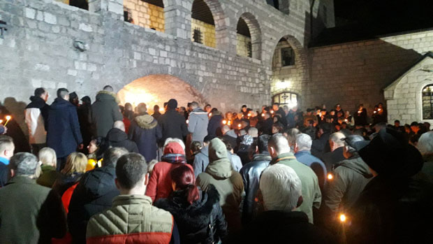 Група Будвана ухапшена на Цетињу после молебана: Епископ Методије морао да реагује 