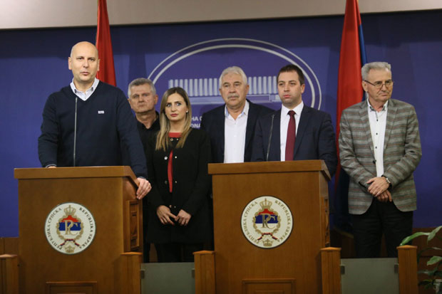 Посланици Социјалистичке партије од Ђокића траже оставку