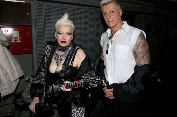 Позната рокерка улази у Звезде Гранда: Фејсбук пратиоце питала за мишљење
