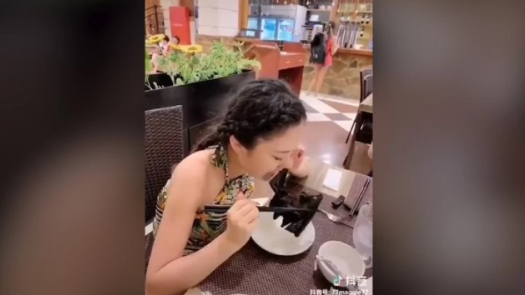 Да ли је супа од слепих мишева крива за појаву коронавируса? Видео од кога ће вам се преврнути желудац