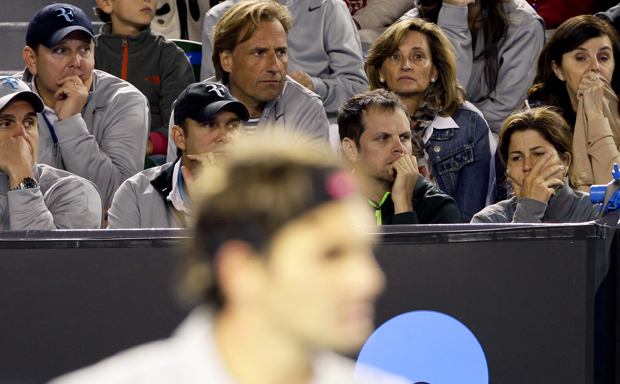 Мирка “као на иглама” пратила Федерерово мучење против Милмана, после меча му направила романтичан дочек испред свлачионице (ВИДЕО)