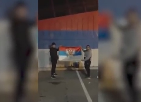 Брџа „обријао“ полицију: Упркос репресији, подгоричка младост украсила град тробојком (ВИДЕО) 