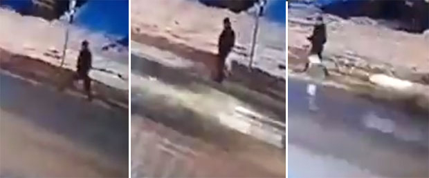 Аутомобилом покосио човека на улици, па побегао (УЗНЕМИРУЈУЋИ ВИДЕО) 