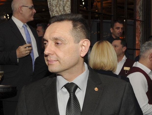 Министар Вулин: Русија и Кина нас не условљавају