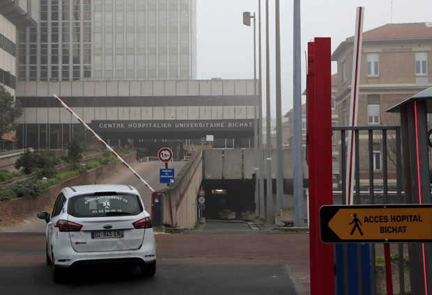 Хоће ли Француска одолети налету коронавируса? Путници изненађени призором на аеродрому, a здравствени радници штрајкују