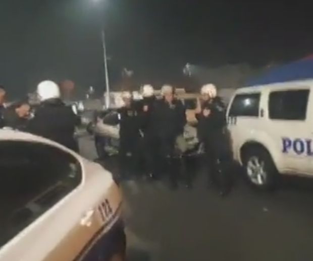 Подгоричанин погођен у главу, хитно пребачен у болницу: Народ на бруталну интервенцију полиције добацује Није вам ово Дамаск! (ВИДЕО)