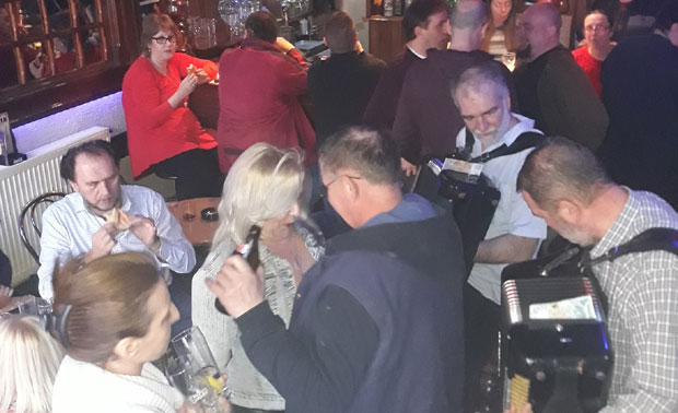 Несвакидашња журка: Новинар прославио рођендан инфаркта