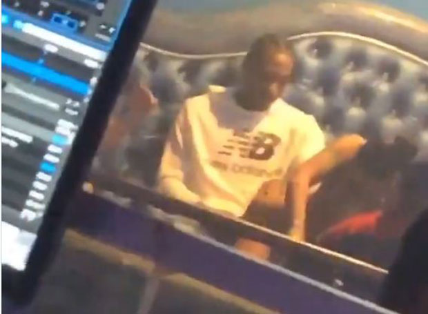 НБА звезда у врућој акцији са стриптизетом, долари летели око разголићене девојке (ВИДЕО)