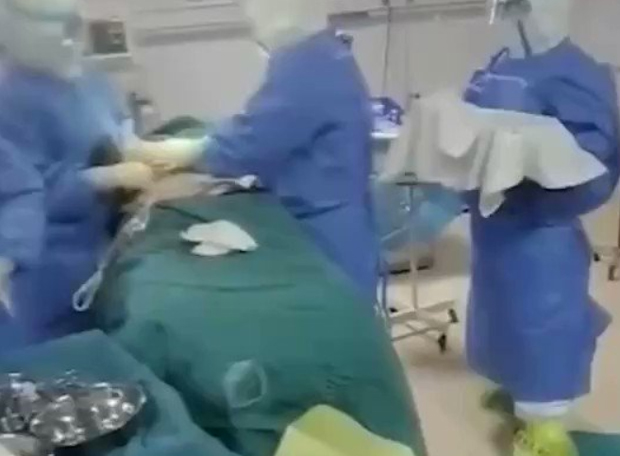 Кинескиња заражена коронавирусом се породила: Објављен снимак из сале, доктори у заштитним оделима (ВИДЕО)