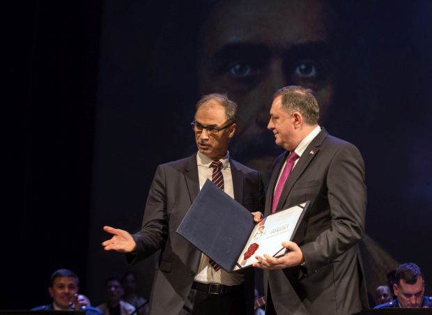 Највеће признање српског народа: Додику у Скопљу уручена Светосавска повеља 