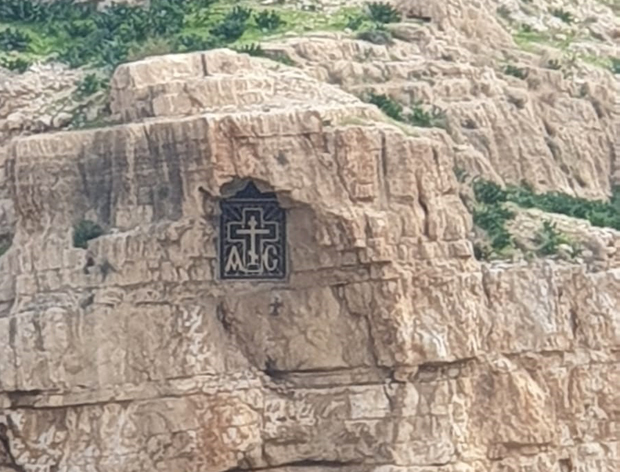 Химна просветитељу одјекује од Јудејске пустиње до Србије: “Вечерње новости” са ходочасницима у манастиру Светог Саве Освећеног (ВИДЕО/ФОТО)