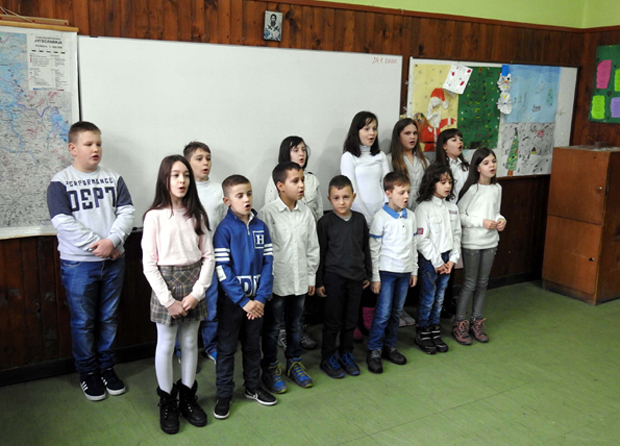 И на Савиндан чувају село од заборава: Школарцима књиге на дар