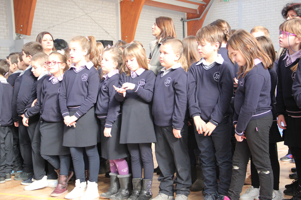 У Сурдулици лепше него у - Лондону: Министар просвете каже да више од половине ученика у држави носи школске униформе