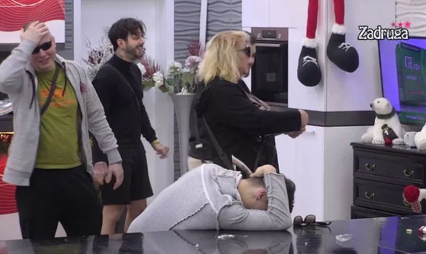 Гађала Филипа, погодила Милана: Разбеснела фолкерка Зорица Марковић дохватила тањир
