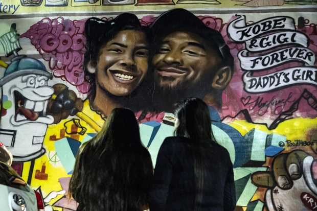 Обожавање лика и дела: Мурали, графити, расвете у част и славу Црној мамби (ФОТО)