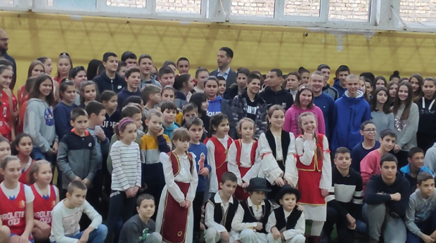 Министар Удовичић посетио Основну школу 2. октобар у Зрењанину (ВИДЕО)