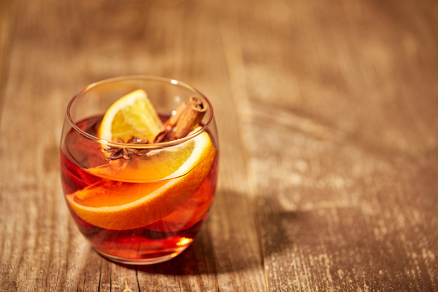 Омиљени зимски напитак: Кувано бело вино је нешто што морате да пробате