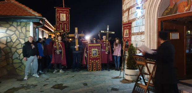 Косово подржава вернике у Црној Гори: Литија и молебан у Косовској Митровици (ФОТО/ВИДЕО)