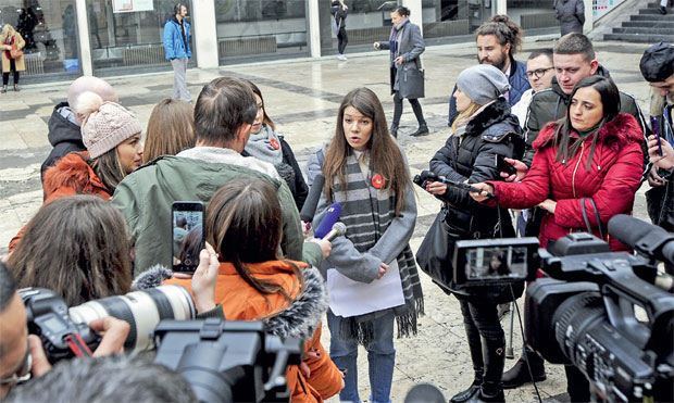 Одлука 1 од 5 милиона да изађе на изборе продубила кризу у опозицији: Крах бојкота и крај протеста?