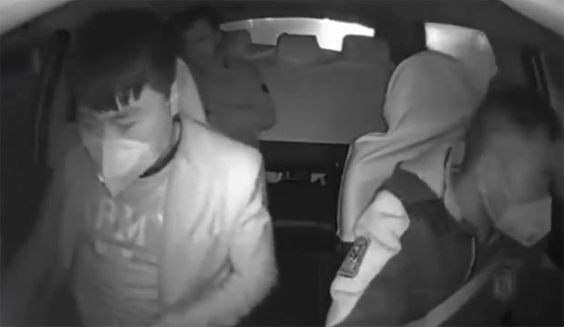  Што кашљеш? Јеси ли био у Вухану? Изађи напоље: Таксиста избацио путника у току вожње (ВИДЕО)