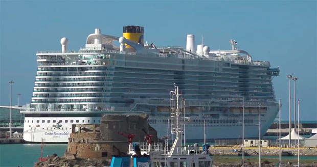 Драма на крузеру: Око 6.000 људи заробљено на броду где се сумња да има заражених корона вирусом