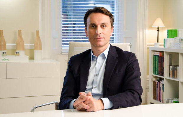 Потрошио сам 300.000 евра, али гонићу је до Стразбура: Чувени српски хирург незадовољан тужилаштвом, не може да опрости увреде службеници Луфтханзе 