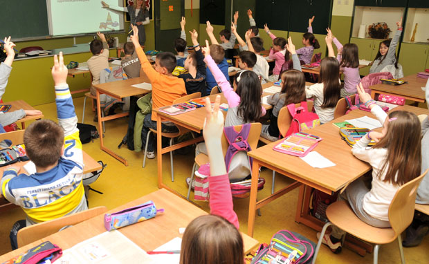 Посао на неодређено за 5.000 просветара: Прва фаза запошљавања креће, конкурс у фебруару