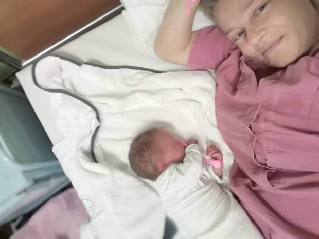 “Од среће сам заплакала кад сам Хелену први пут привила на груди, осећам се способном и одговорном да будем самохрана мајка”: Александри (50) из Ниша уз вантелесну се остварила жеља за потомством